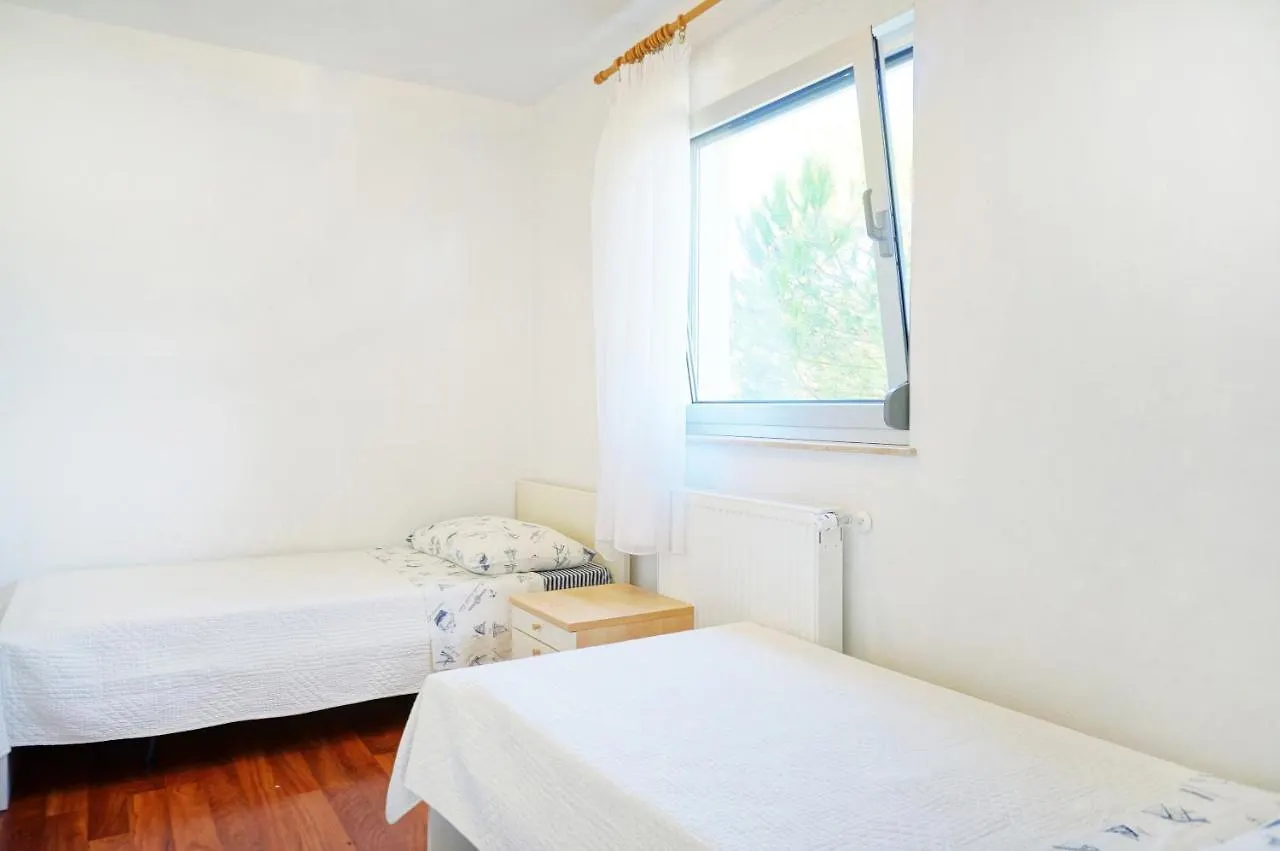 Apartments Rea Funtana