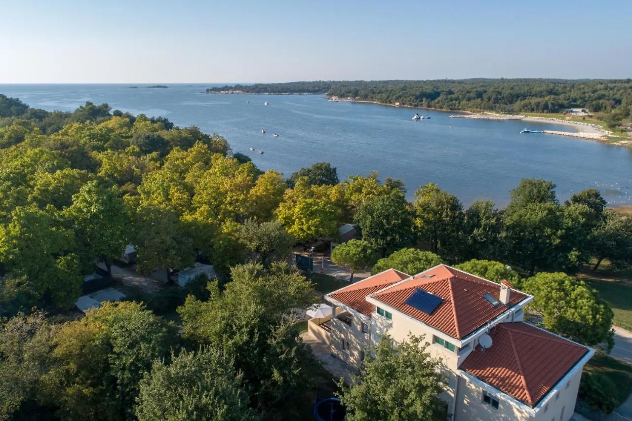 Apartments Rea Funtana