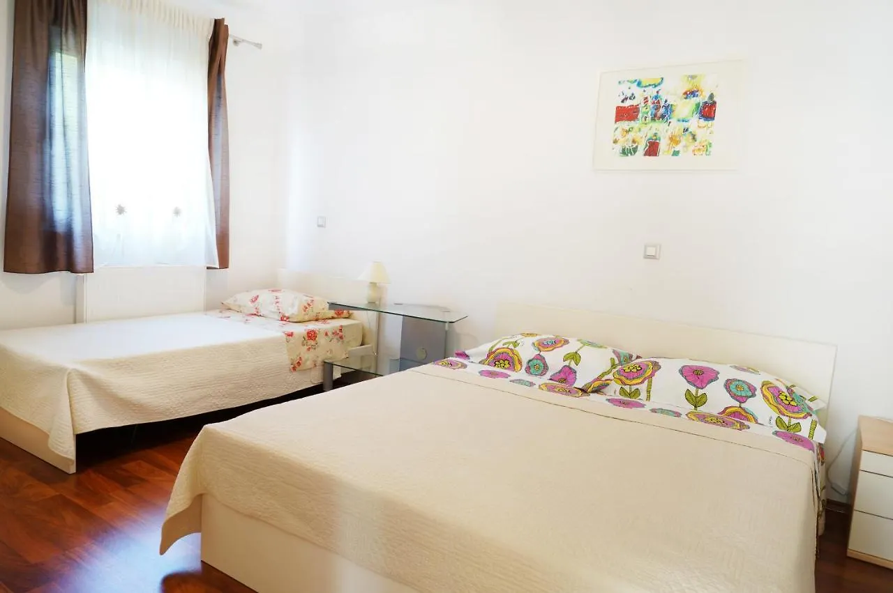 Apartments Rea Funtana