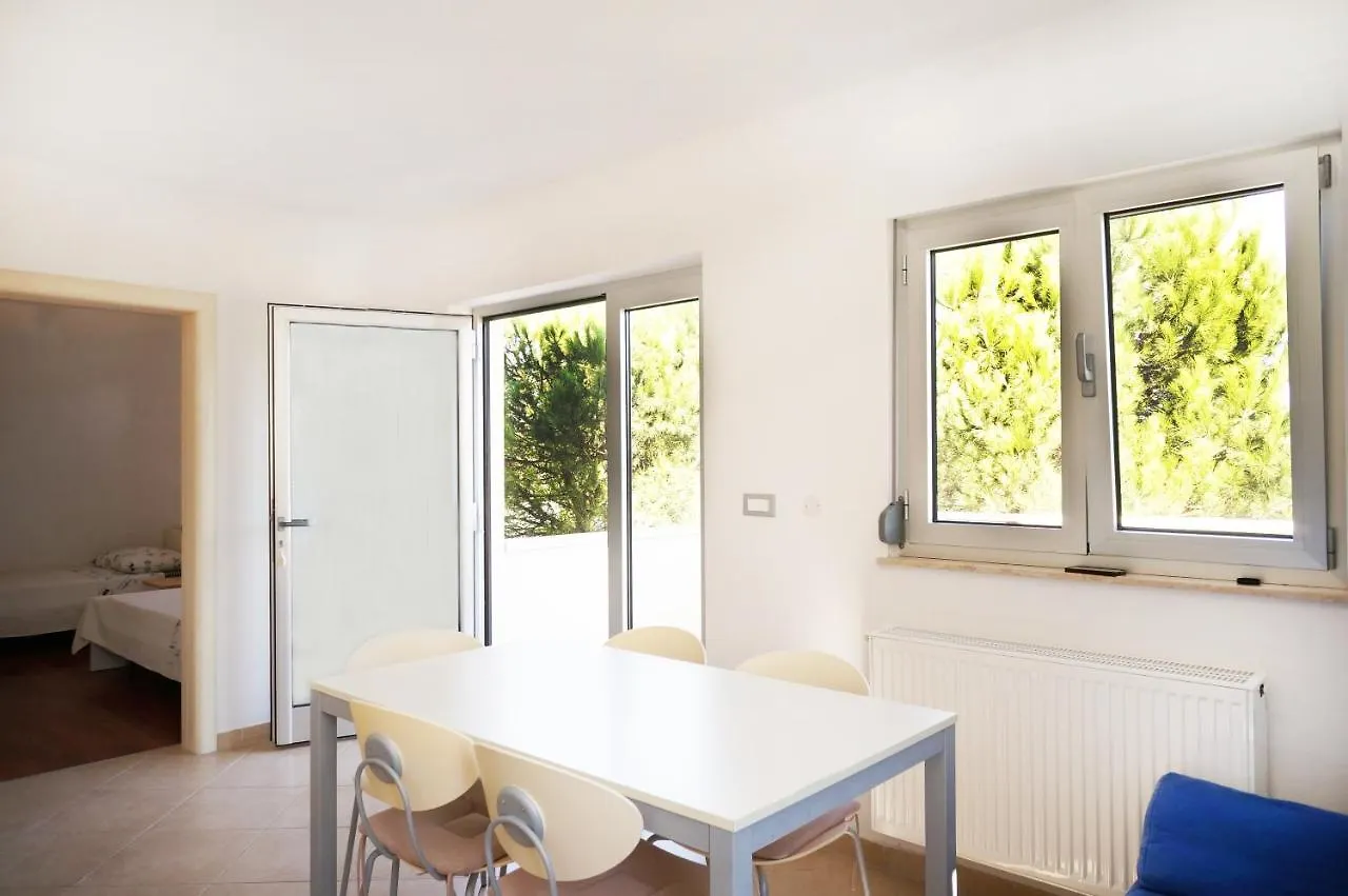Apartments Rea Funtana 0*,
