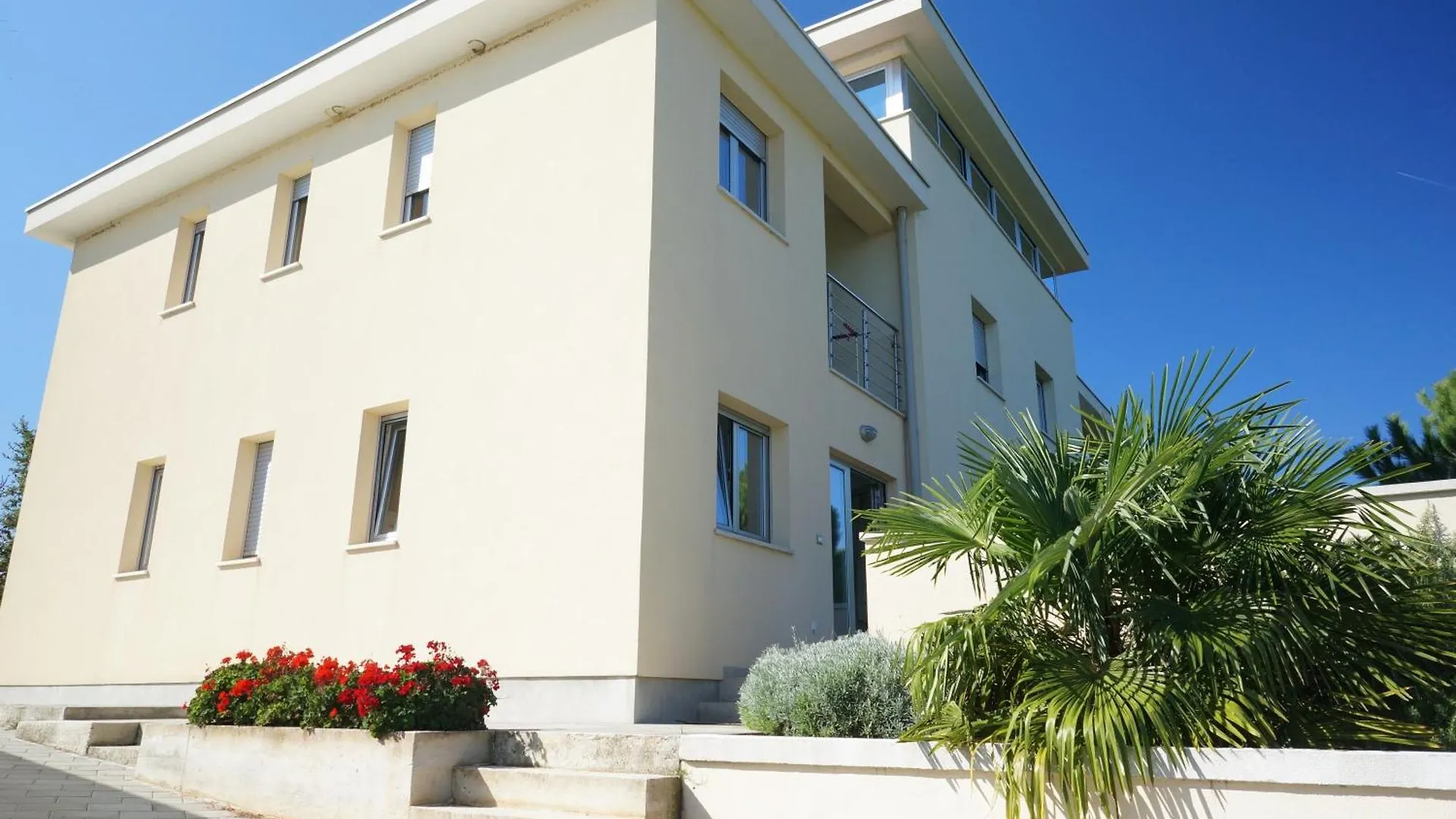 Apartments Rea Funtana